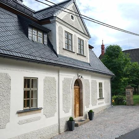 Baroque Chaplain House Kaplanka 1796 A. D. - Historical Luxury Apts In Bohemian Paradise Zelezny Brod Bagian luar foto