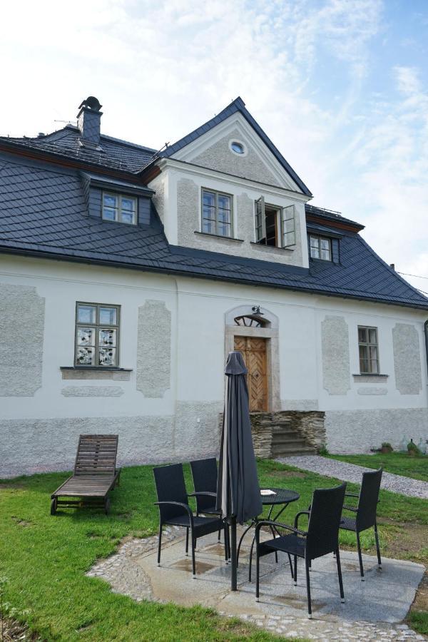 Baroque Chaplain House Kaplanka 1796 A. D. - Historical Luxury Apts In Bohemian Paradise Zelezny Brod Bagian luar foto